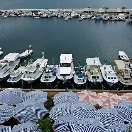 Mola Hotel 3*